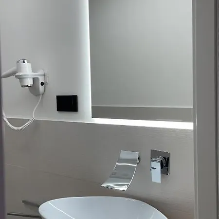 L'orchidea לינה וארוחת בוקר