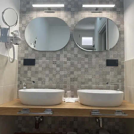 L'orchidea 4* טרופאה